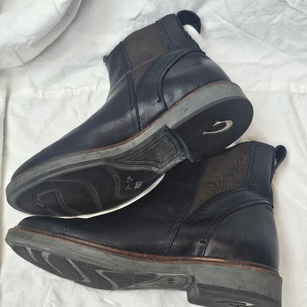 OluKai Men's Leather Makaloa Chukka Chelsea Black Boots 8.5 READ DESCR. Flaw‎
